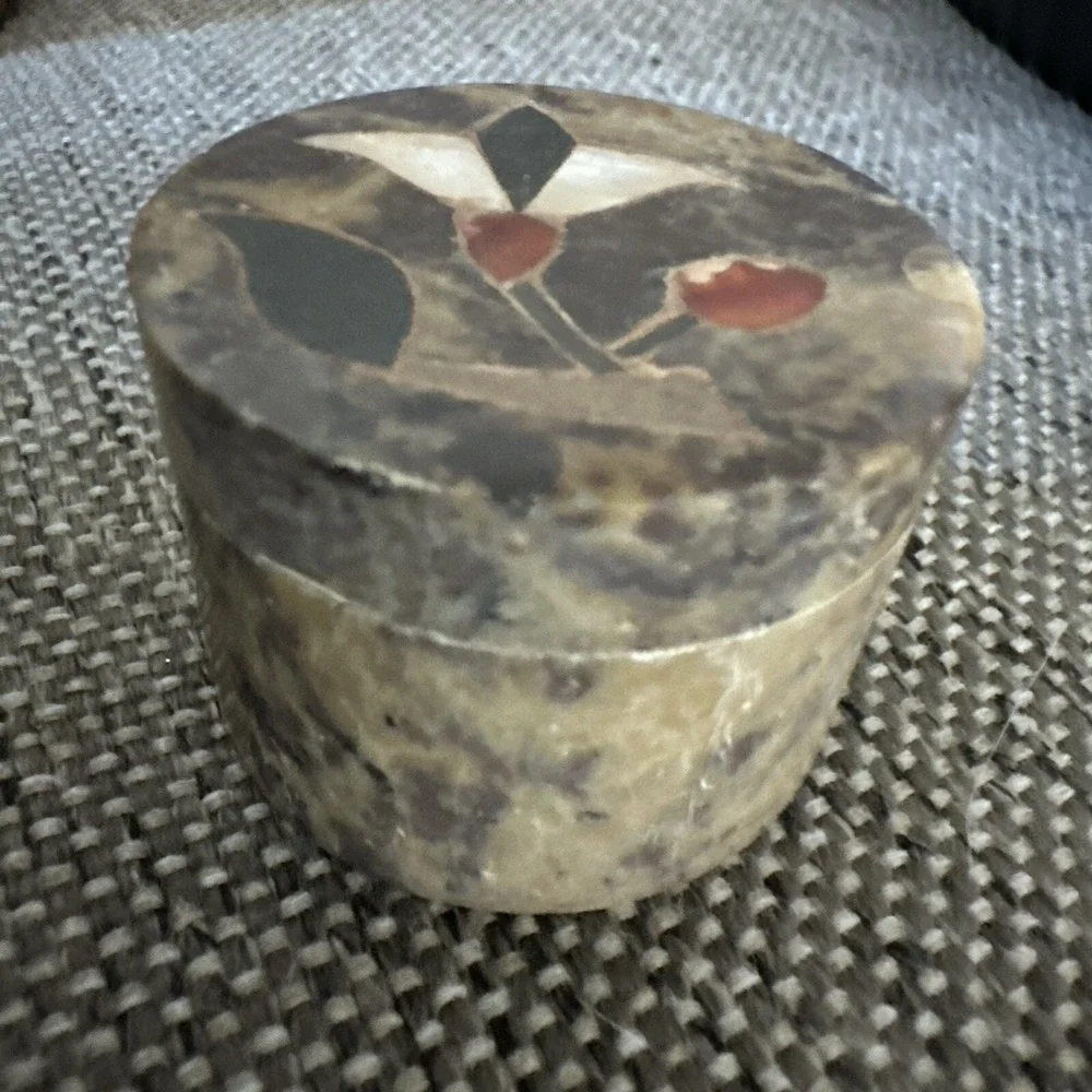 Vintage Soapstone Trinket Box Mother of Pearl Inlay Oval Flowers‎ Amber